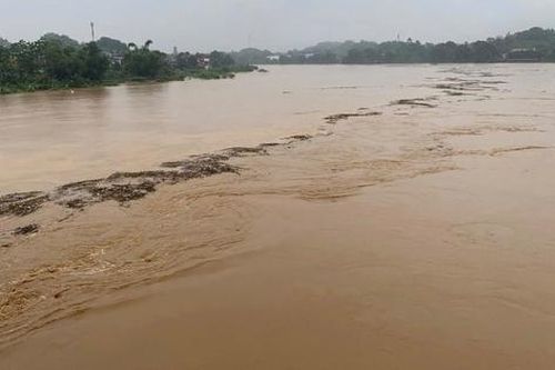 Cảnh báo nguy cơ lũ 'quần thảo'