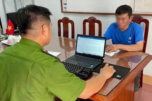 Gia Lai: Người đàn ông mang xăng đốt tiệm spa của bạn gái cũ