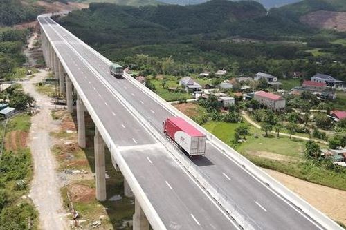 Người dân Hà Tĩnh hưởng lợi thế nào nhờ hệ thống đường cao tốc, quốc lộ nâng cấp?