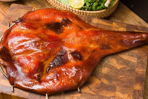 Không chỉ có gà, Thế Giới Gà Ngon ghi dấu với món Vịt tỳ bà da giòn trứ danh