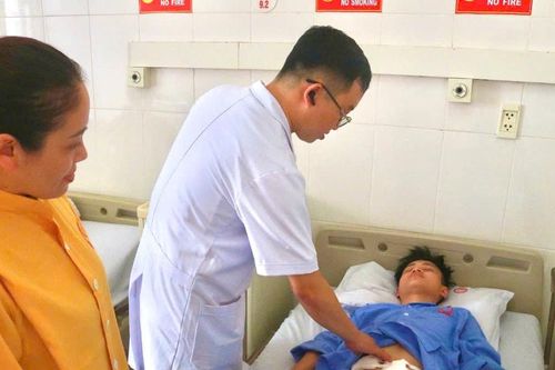 Đau bụng tưởng bệnh dạ dày, nam sinh mắc viêm ruột thừa dưới gan hiếm gặp