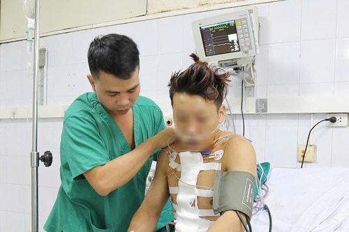 Kích hoạt 'báo động đỏ' xuyên đêm, cứu sống nam bệnh nhân bị đâm thủng tim