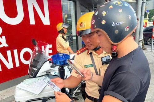 TP. Hồ Chí Minh: Người dân đóng phạt vi phạm giao thông tại chỗ thông qua mã QR Code