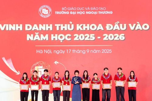 Thành tích đáng nể của 10 Thủ khoa đầu vào Trường Đại học Ngoại thương năm 2025