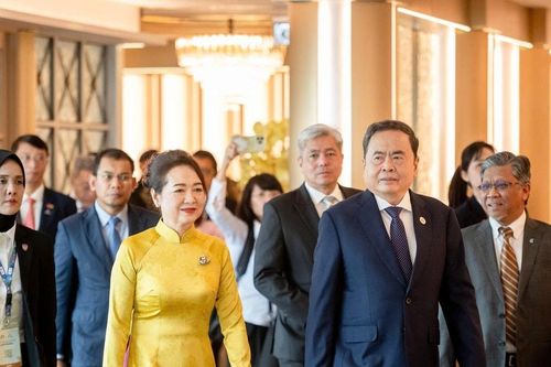 Chủ tịch Quốc hội Trần Thanh Mẫn thăm, làm việc với lãnh đạo Tập đoàn Petronas, Malaysia