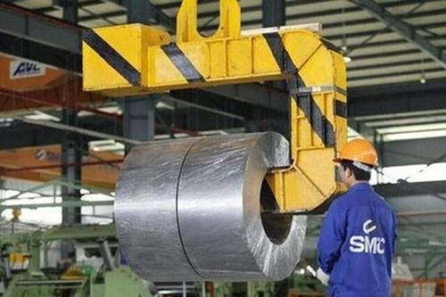 Người thân của lãnh đạo một doanh nghiệp thép thâm niên bán 'chui' cổ phiếu