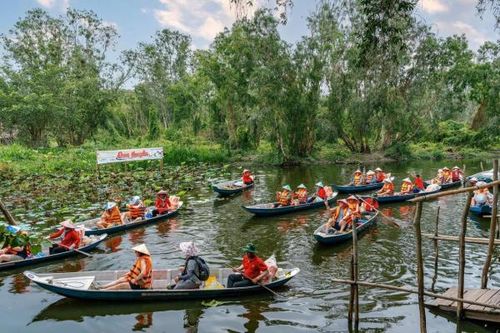 Mùa nước nổi - bức họa trôi giữa thực và mộng
