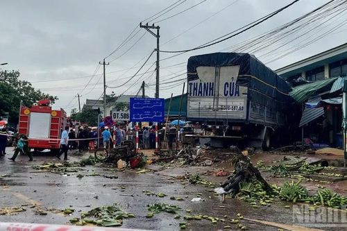 Quảng Trị: Ba người tử vong sau tai nạn với xe tải