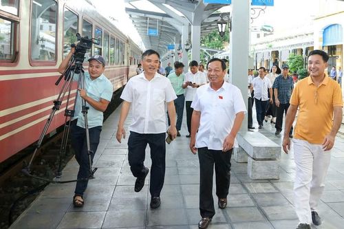 Từ 22/9, tàu hỏa đưa cán bộ đi làm việc từ phía Tây sang phía Đông thành phố Hải Phòng