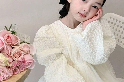 Mẹ đặt tên cho con là Dữ Lắm vì đứa trẻ la khóc suốt ngày, nhân viên tư pháp sửa thành tên rất thơ