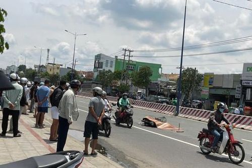 Xe bồn cán tử vong nam sinh lớp 11, rồi chạy gần nửa cây số mới dừng lại