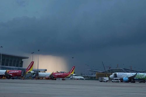 35 chuyến bay bị ảnh hưởng do thời tiết xấu tại sân bay Nội Bài