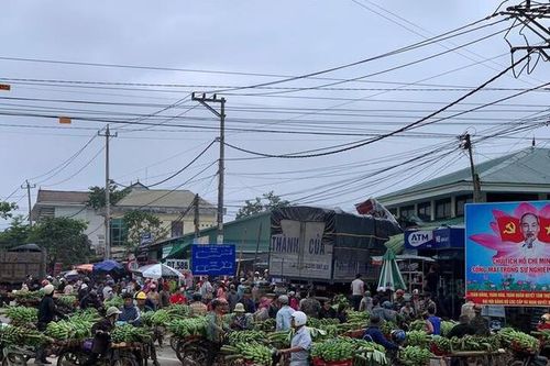 Cận cảnh hiện trường vụ xe tải đâm vào chợ chuối khiến nhiều người thương vong ở Quảng Trị