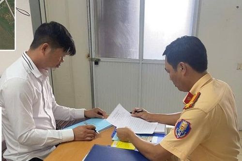 Phạt tài xế cho trẻ thò người ra cửa sổ trời khi ô tô đang chạy