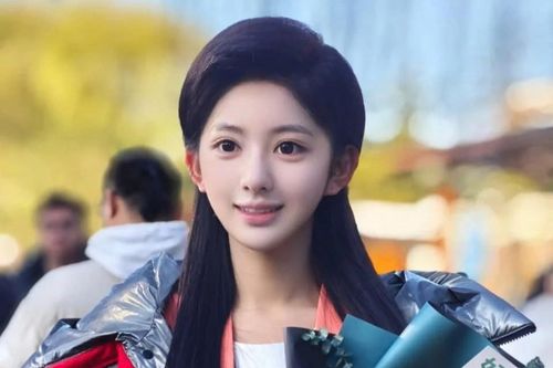 Cô gái Trung Quốc bị yêu cầu tẩy trang 5 lần 'vì quá xinh' lại gây sốt