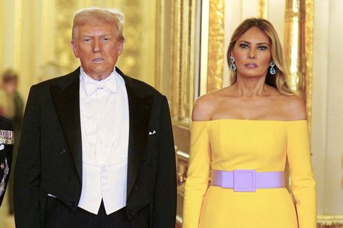 Váy áo ấn tượng của bà Melania Trump trong chuyến thăm Anh