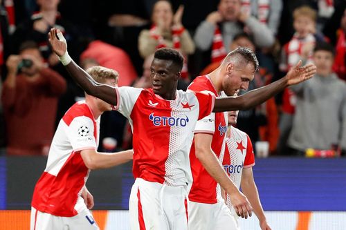 Cầu thủ vô danh lập cú đúp Champions League, vẫn 'lép vế' Xuân Son