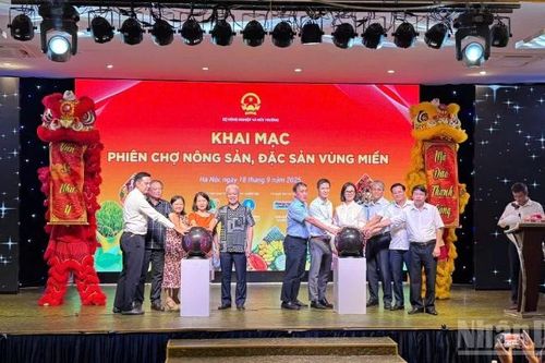 Khai mạc Phiên chợ nông sản, đặc sản vùng miền năm 2025