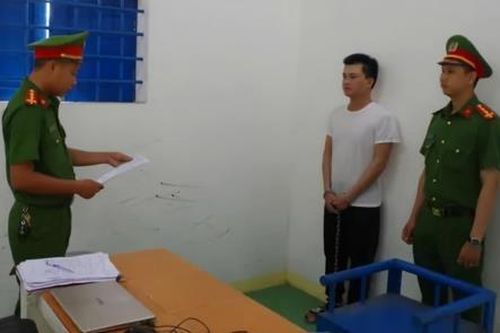 Khởi tố, bắt tạm giam đối tượng lừa đảo bằng thủ đoạn đổi 'cổ vật đểu' lấy vàng