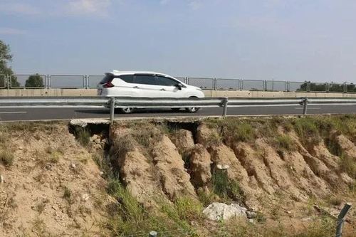 Khắc phục xong xói lở trên đường cao tốc Vĩnh Hảo - Phan Thiết