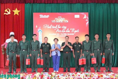 Chương trình 'Tự hào Tổ quốc tôi' tại xã Lũng Cú