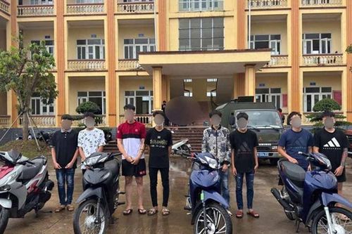 'Nhầm lẫn' đối thủ, nhóm thanh niên chèn ép xe khiến 3 người dân bị thương nặng