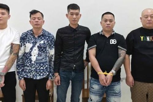 Giải cứu 2 người nước ngoài bị bắt giữ do nợ cờ bạc