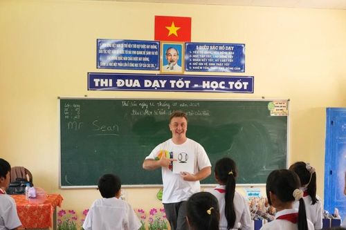 ILA thắp sáng tương lai học trò Giồng Nổi bằng những lớp học mới