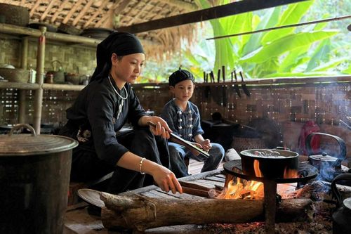 Đặc sản 'vàng đen, ốc leo núi' trong mâm cỗ ở ngôi làng đặc biệt tại Thái Nguyên