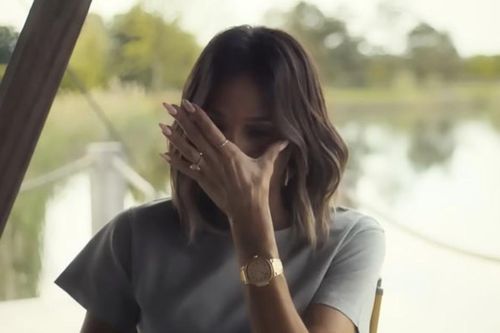 Victoria Beckham bật khóc vì áp lực