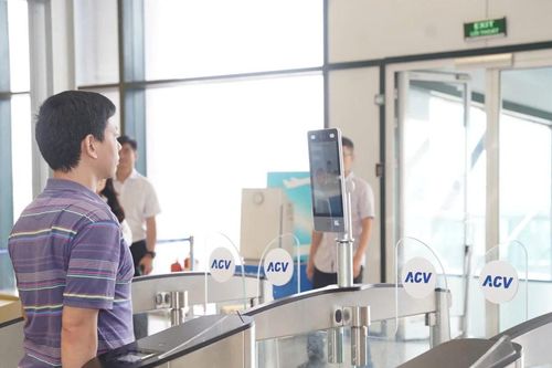 Tỷ lệ hành khách dùng VneID làm thủ tục đi máy bay tăng cao