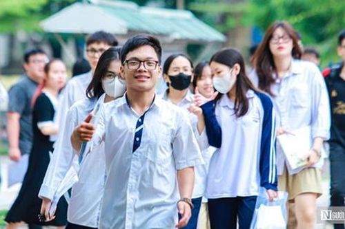 Điểm chuẩn sư phạm dẫn đầu mùa tuyển sinh 2025, 50 ngành lấy từ 28 điểm