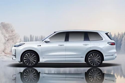 SUV PHEV dài hơn 5,2 mét, nội thất sang chảnh, giá ngang Toyota Yaris Cross