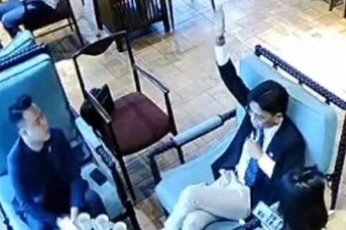Công an xác minh vụ nhân viên quán cà phê bị khách hành hung vì nhắc nhở không hút thuốc