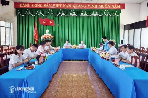 Đoàn công tác Đảng ủy UBND tỉnh làm việc với Đảng bộ Công ty cổ phần Cao su Đồng Phú