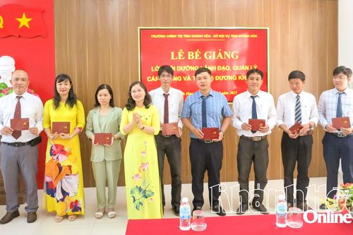 Chào mừng Đại hội đại biểu Đảng bộ tỉnh Khánh Hòa lần thứ I, nhiệm kỳ 2025 - 2030: Đổi mới, nâng cao chất lượng đào tạo, bồi dưỡng lý luận chính trị