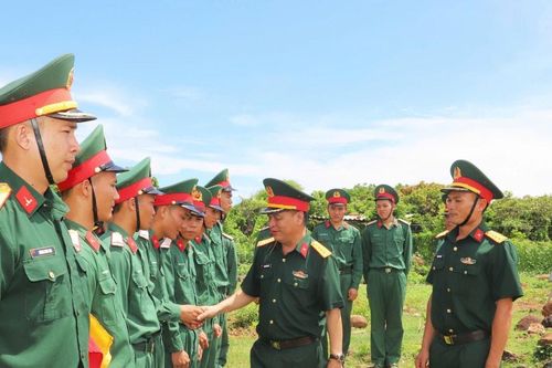 Bộ CHQS tỉnh Lâm Đồng thăm, kiểm tra các đơn vị Quân đội ở Đặc khu Phú Quý