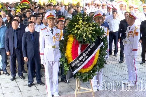 Đoàn đại biểu tỉnh Phú Thọ viếng, tiễn biệt đồng chí Lê Huy Ngọ