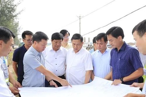 Phó Chủ tịch UBND tỉnh Đinh Công Sứ kiểm tra 2 dự án do Bộ NN&MT đầu tư trên địa bàn tỉnh