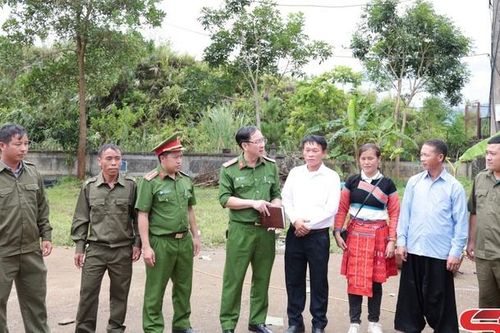 Chuyển hóa địa bàn, giữ cuộc sống bình yên cho nhân dân