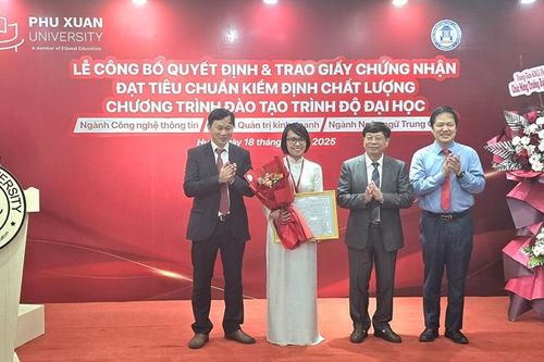Trường Đại học Phú Xuân đón chứng nhận kiểm định chất lượng 3 chương trình đào tạo