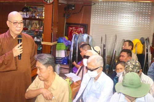 Chùa Phổ Hiền, Vĩnh Hạnh, Lộc Dã và tịnh xá Ngọc Sơn (TP.HCM) trao quà mùa Vu lan - Báo hiếu