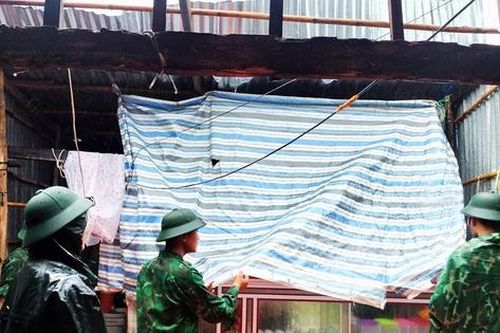 Kịp thời hỗ trợ người dân khắc phục hậu quả do dông lốc, mưa lớn ở Cà Mau