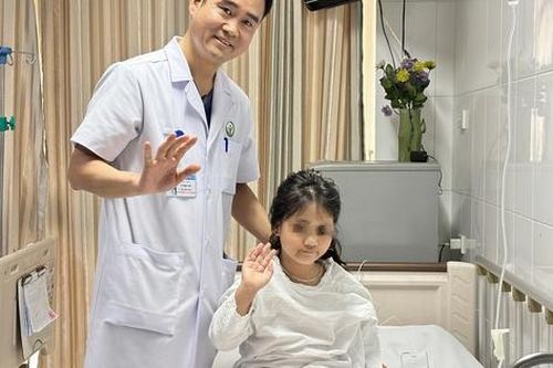Có nên đắp lá chữa viêm xương cho trẻ?
