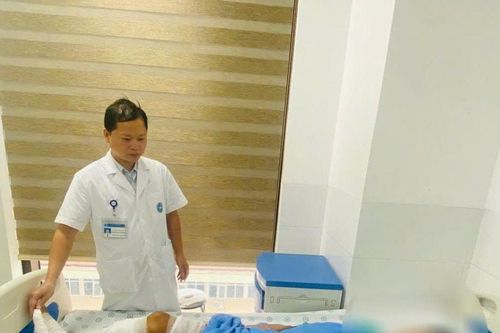 Nam sinh 15 tuổi gần đứt lìa cẳng chân sau tai nạn xe máy với tốc độ cao