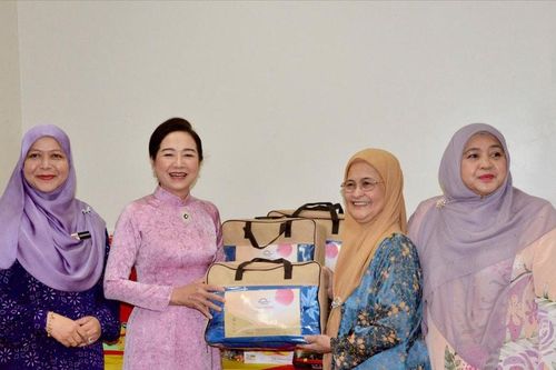 Phu nhân Chủ tịch Quốc hội Trần Thanh Mẫn thăm Trung tâm hỗ trợ trẻ em tự kỷ tại Malaysia