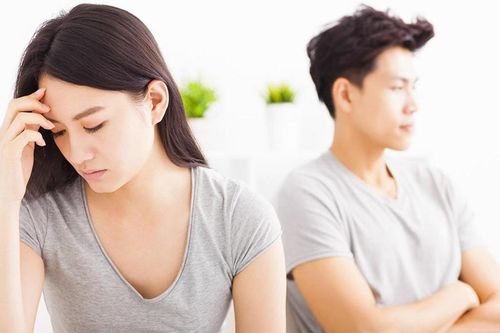 Chồng lười việc nhà nhưng người yêu cũ nhờ gì cũng làm, mèo ốm chị ấy cũng gọi