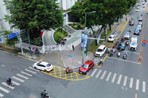 TP.HCM tiếp tục thí điểm cho xe rẽ phải khi đèn đỏ tại các giao lộ