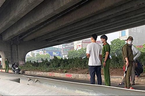 Hà Nội: Phát hiện một thi thể trên dải phân cách đường Nguyễn Xiển