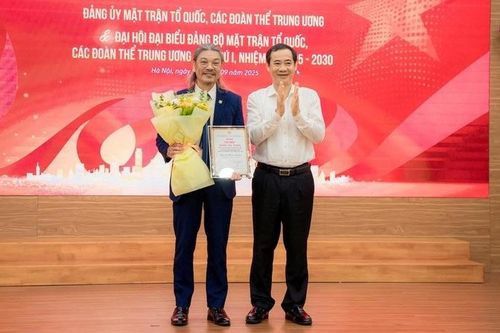 Trao giải cuộc thi sáng tác logo Đảng ủy và logo Đại hội Đảng bộ Mặt trận Tổ quốc lần thứ I